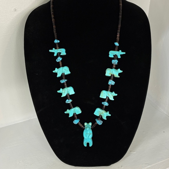 Zuni Jewelry - Vintage Zuni Turquoise Bear Fetish Necklace
